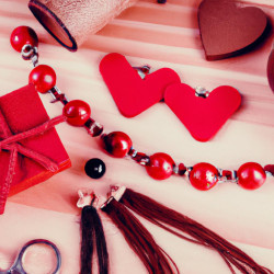 Coupon for: American Eagle Outfitters Holiday Gift Offer